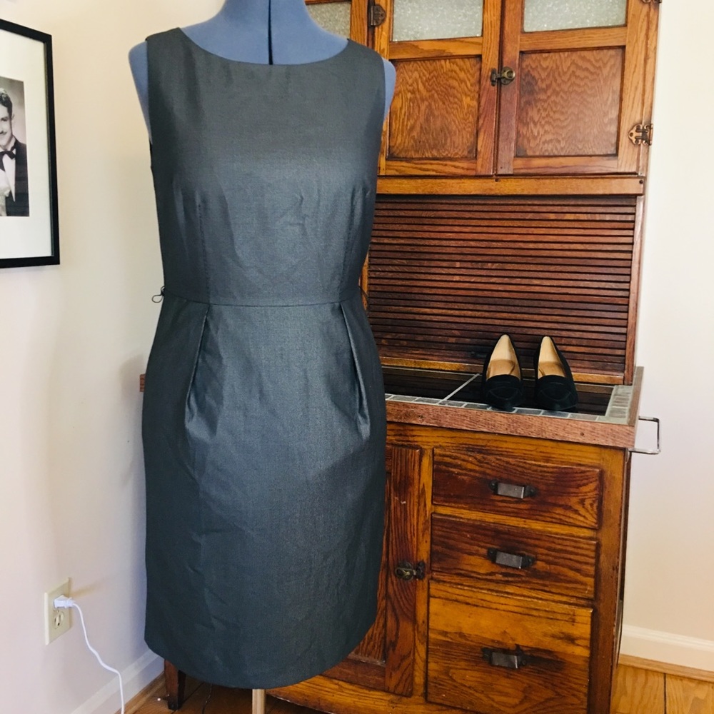 Ann Taylor Loft, size 8, dark Gray color like new